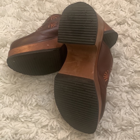 90s BONGO Brown Leather Floral Clog - Picture 7 of 8